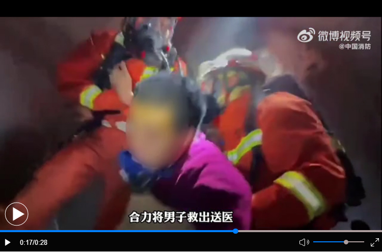 消防人員搶救儲(chǔ)罐清洗人員.jpg 消防人員搶救儲(chǔ)罐清洗人員.jpg